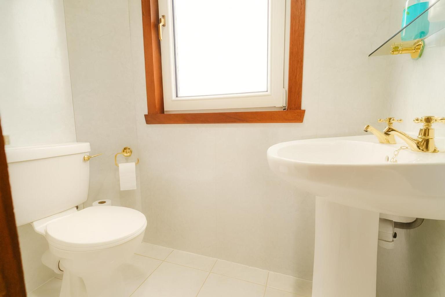 Family Room Private Bathroom,1742899435:JPEG